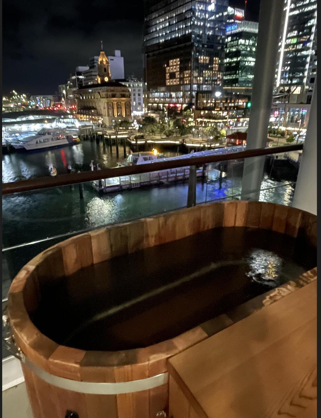 Luxury Apartment - Parking - Hot Tub - Stunning Views Auckland Eksteriør billede